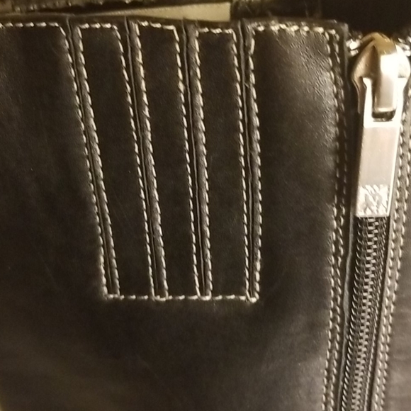 Boots - Picture 5 of 9